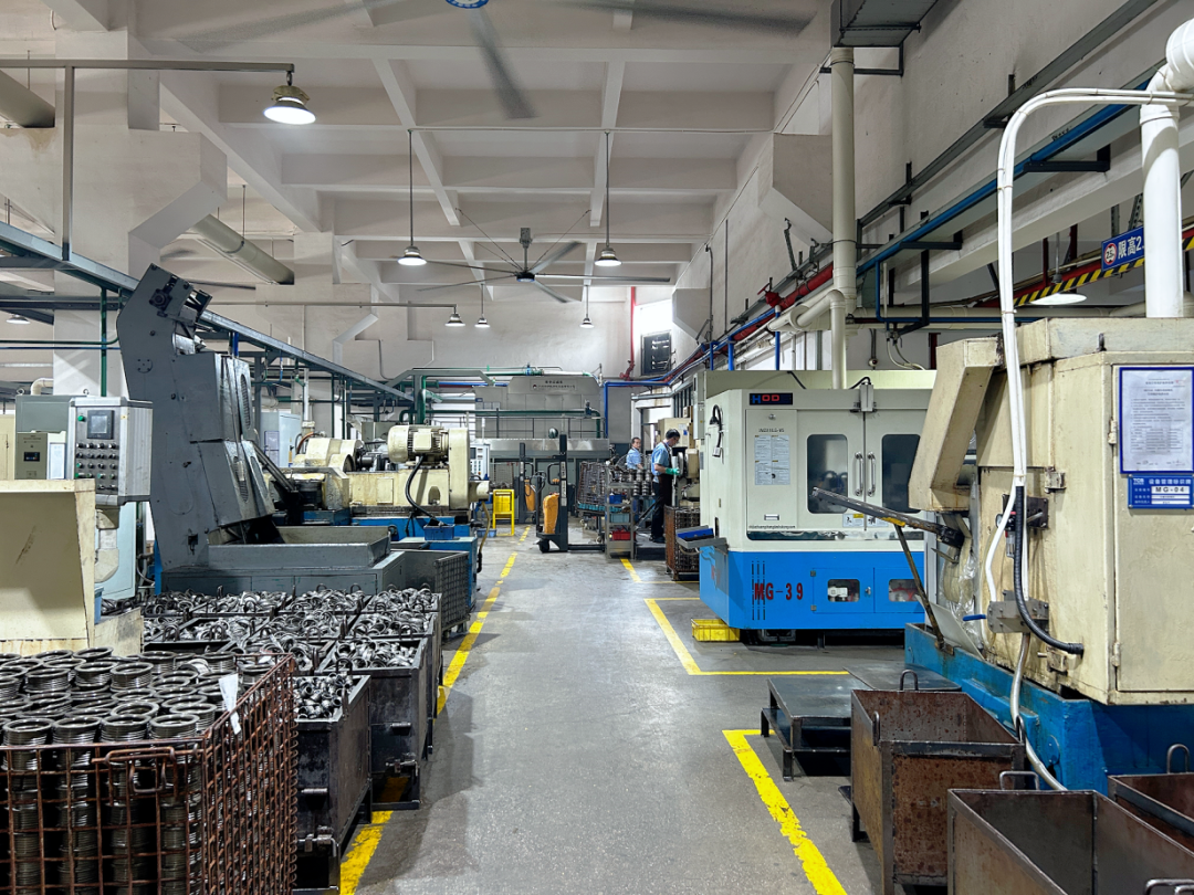 Strivers, in Their Own Words | 36 Years in Torch: Chen Taiping Crafts Bearings That "Turn Out" Chinese Precision TCB production workshop
