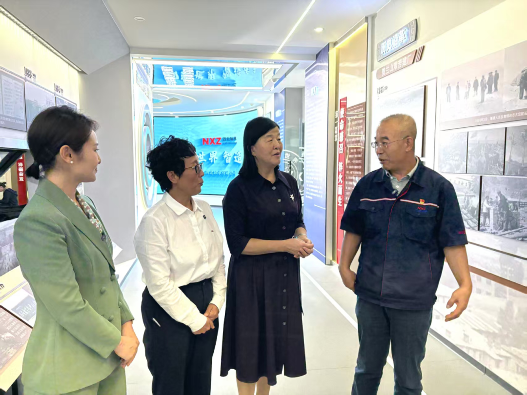 Wang Bing (second from right) visiting Northwest Bearing